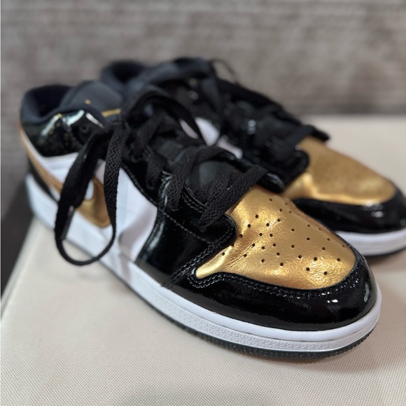 Nike Air Jordan 1 Low Gold Toe size 7Y - Picture 2 of 9